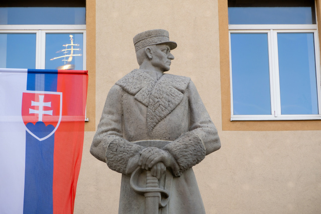 Symbolické odhalenie sochy M. R. Štefánika v Malackách